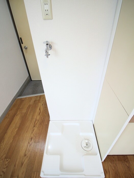 物件内観写真15　(洗濯機置場)