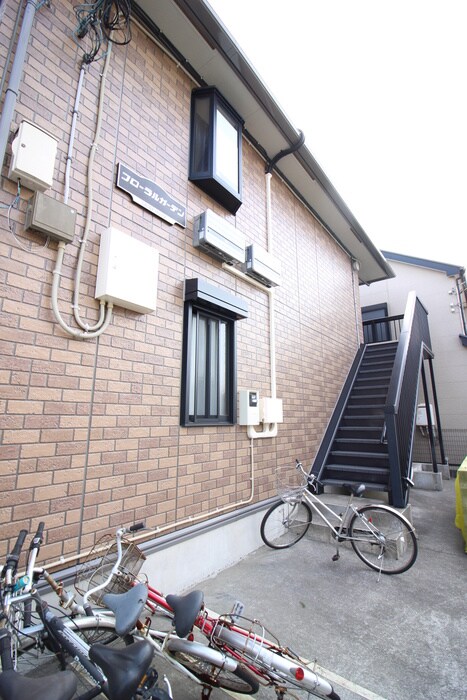 物件外観写真2　(エントランス部分)