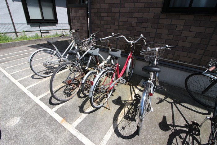 物件外観写真3　(駐輪場)