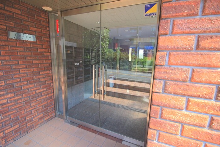 物件外観写真4　(エントランス部分)