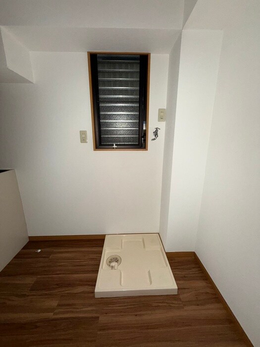 物件内観写真16　(洗濯機置場)