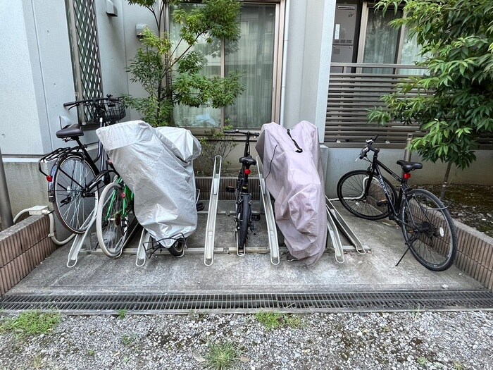 物件外観写真3　(駐輪場)
