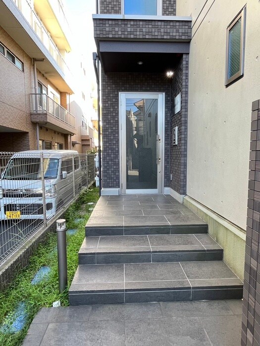 物件外観写真5　(エントランス部分)