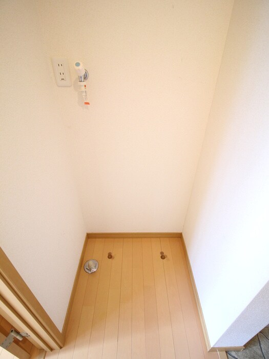 物件内観写真16　(洗濯機置場)