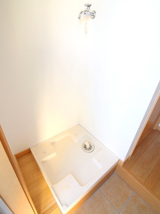 物件内観写真18　(洗濯機置場)