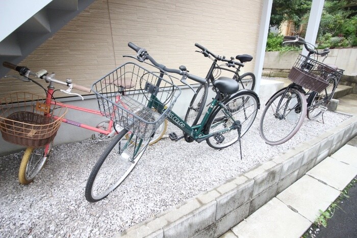 物件外観写真4　(駐輪場)