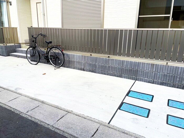 物件外観写真3　(駐輪場)