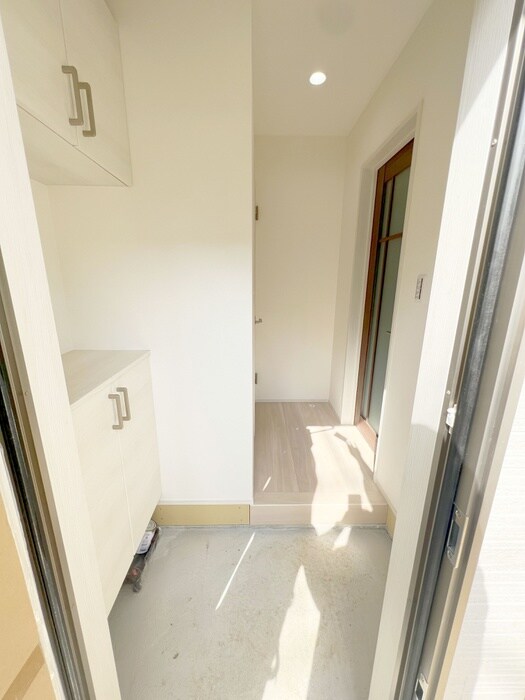 物件内観写真17　(玄関)