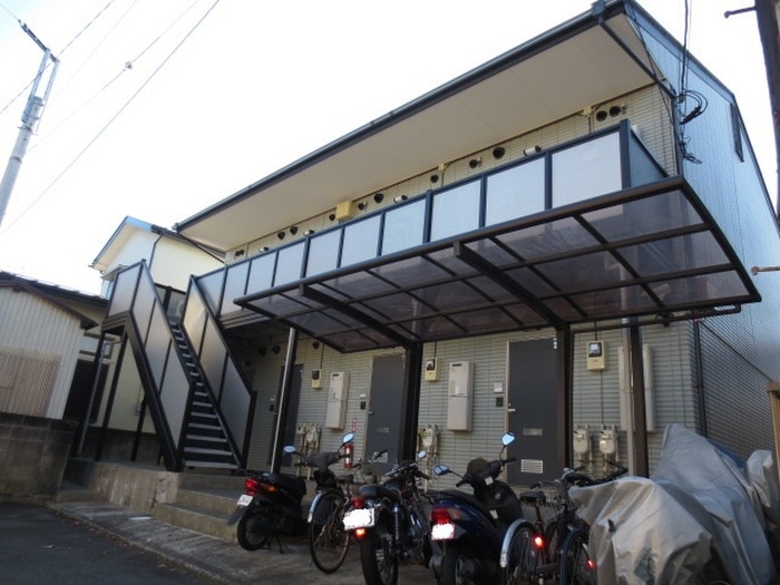 物件外観写真4　(エントランス部分)