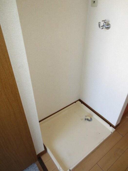 物件内観写真16　(洗濯機置場)