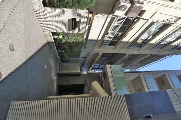 物件外観写真5　(エントランス部分)