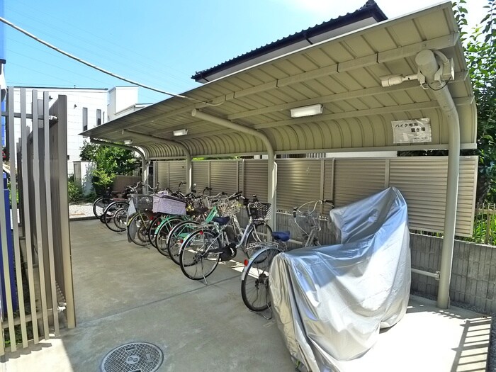 物件外観写真5　(駐輪場)