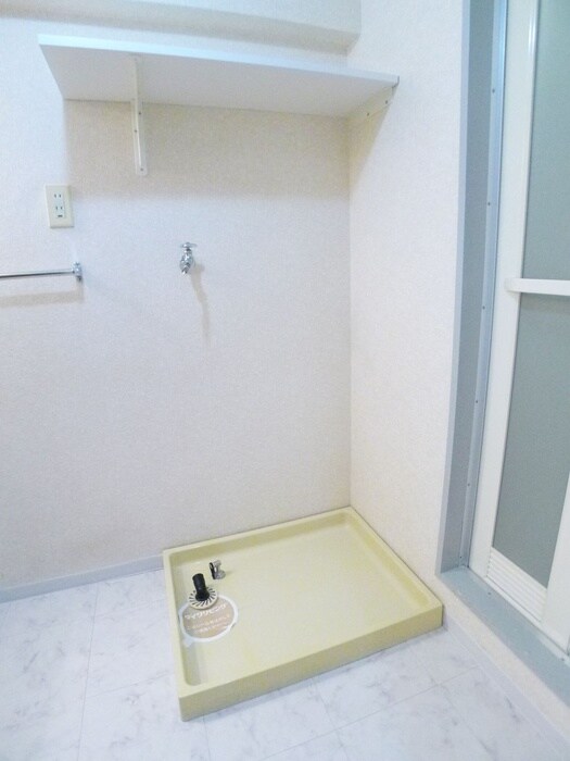 物件内観写真14　(洗濯機置場)