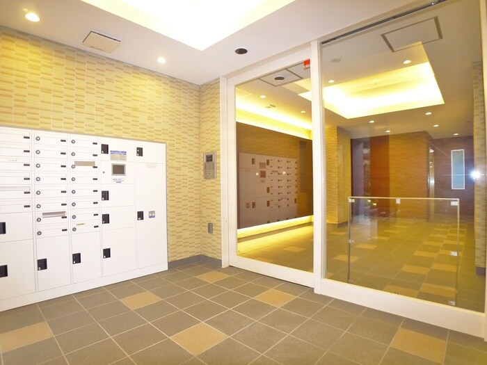 物件外観写真3　(エントランス部分)