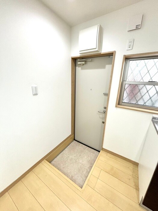 物件内観写真16　(玄関)