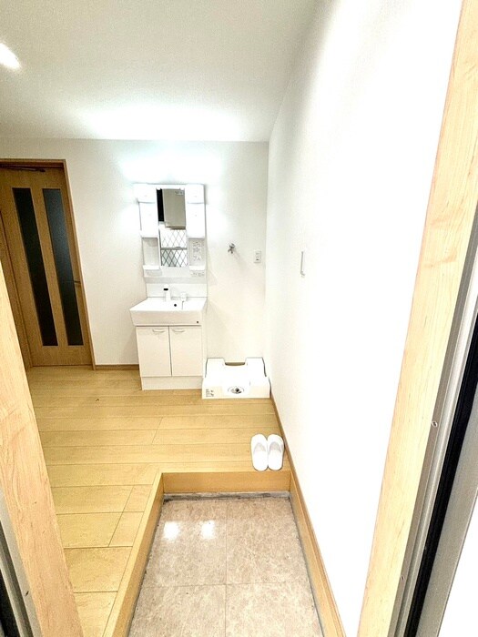 物件内観写真18　(玄関)