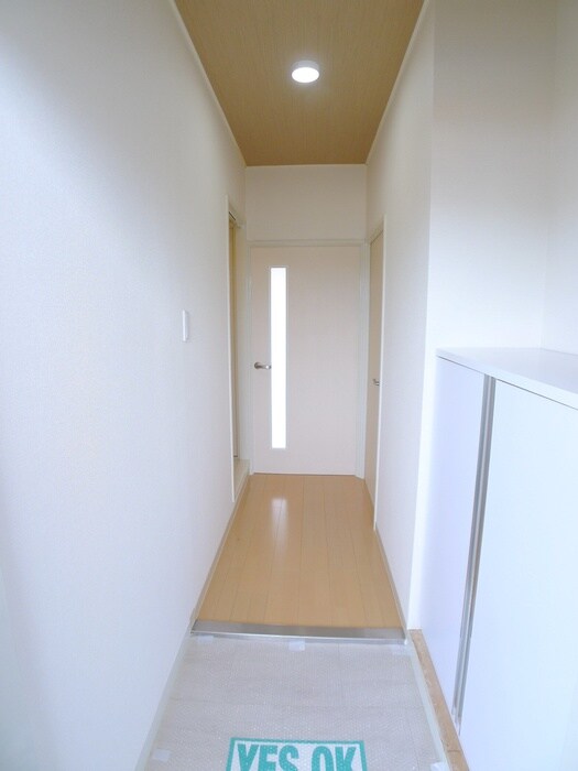 物件内観写真12　(玄関)