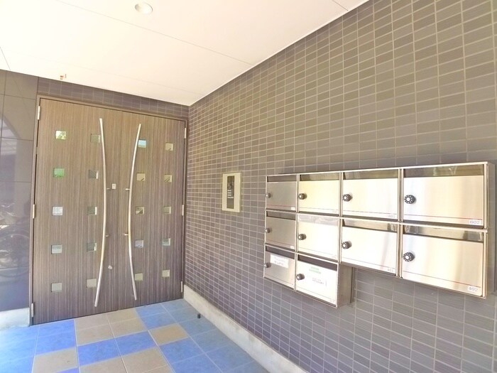 物件外観写真4　(エントランス部分)