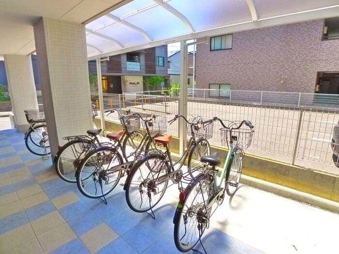 物件外観写真5　(駐輪場)