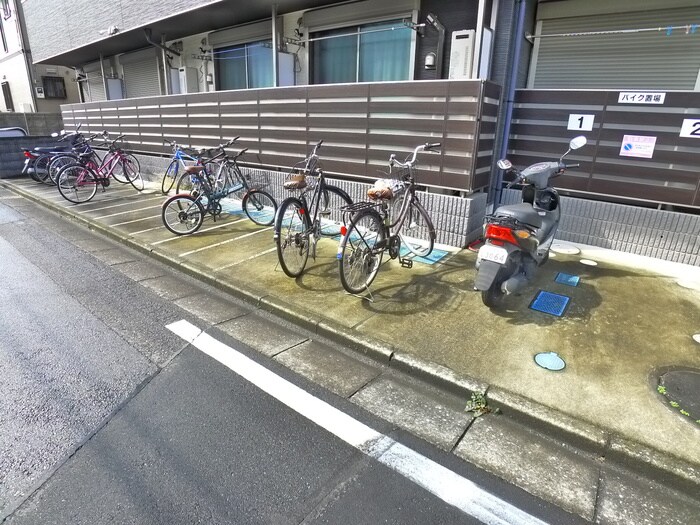 物件外観写真4　(駐輪場)