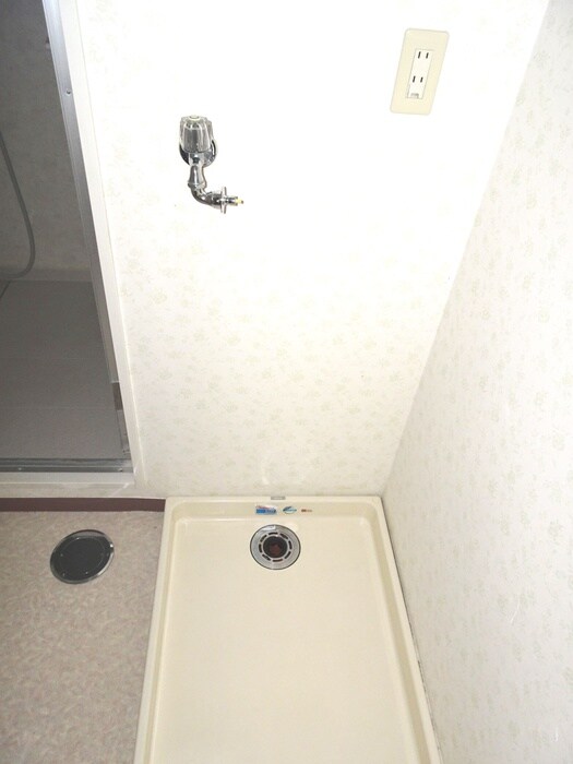 物件内観写真16　(洗濯機置場)