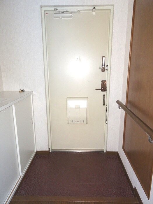 物件内観写真17　(玄関)
