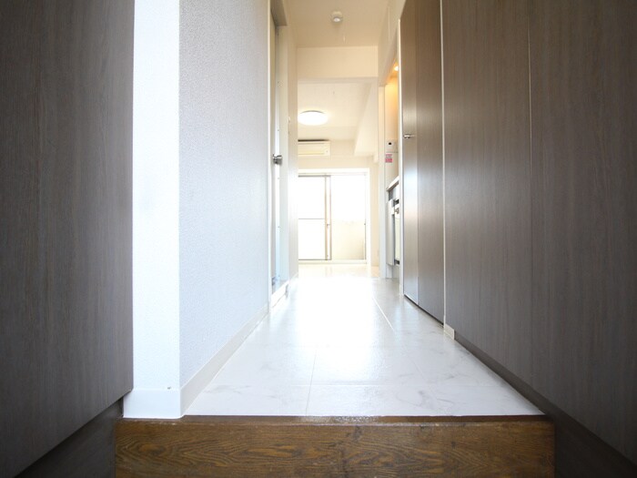 物件内観写真10　(玄関)