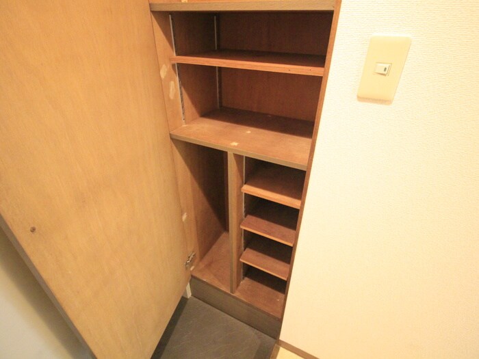 Ｔ´ｓ　ｇａｒｄｅｎ武蔵小杉の靴箱