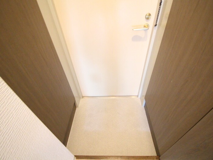 物件内観写真13　(玄関)