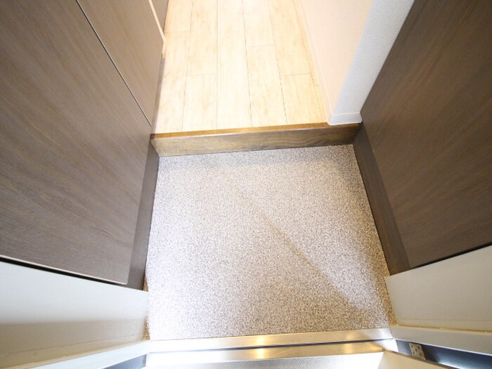 物件内観写真18　(玄関)