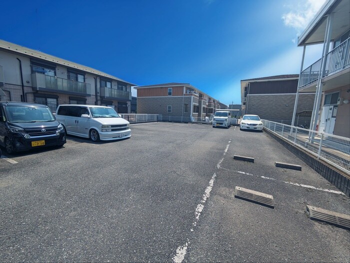 物件外観写真3　(駐車場)