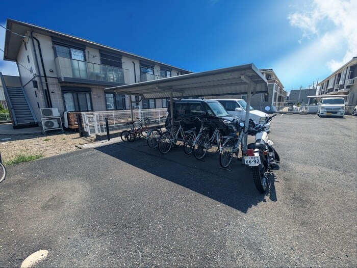 物件外観写真4　(駐輪場)