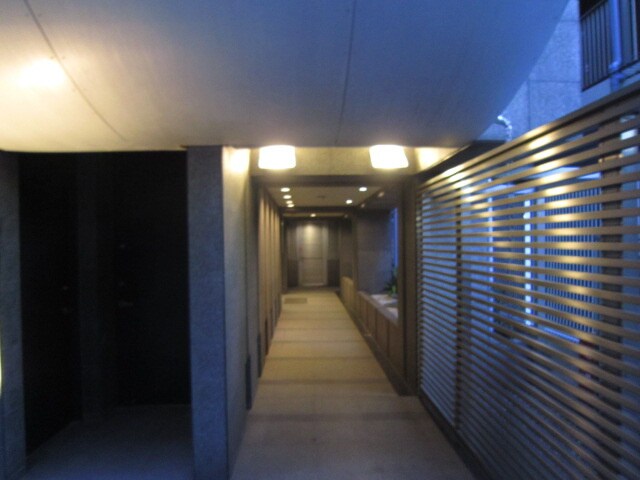 物件外観写真5　(エントランス部分)