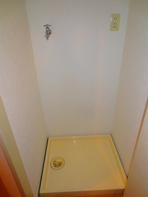 物件内観写真15　(洗濯機置場)