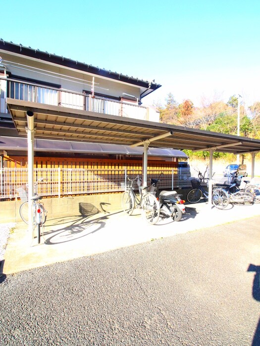 物件外観写真4　(駐輪場)