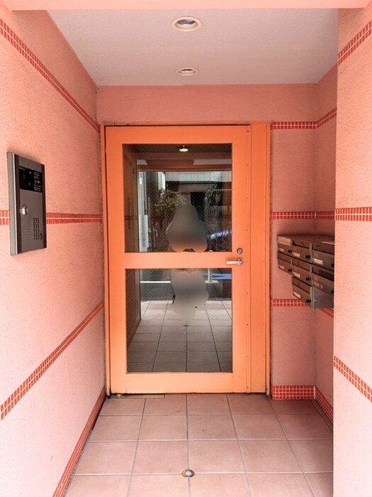 物件外観写真2　(エントランス部分)