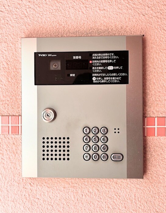 物件外観写真6　(エントランス部分)