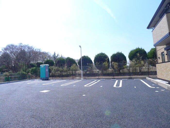 物件外観写真2　(駐車場)