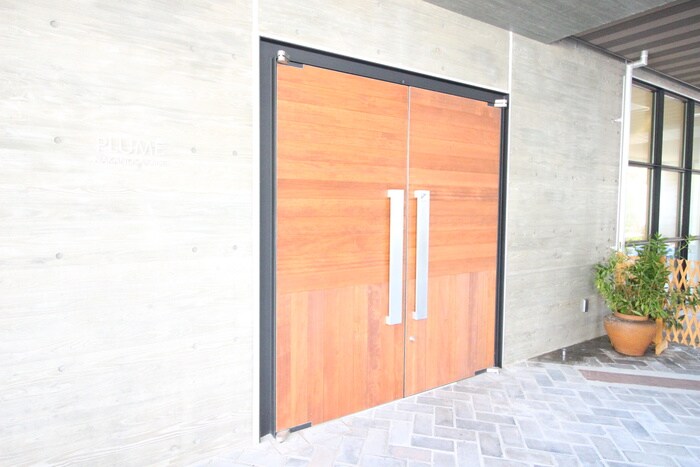 物件外観写真4　(エントランス部分)