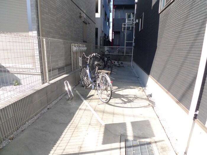 物件外観写真3　(駐輪場)