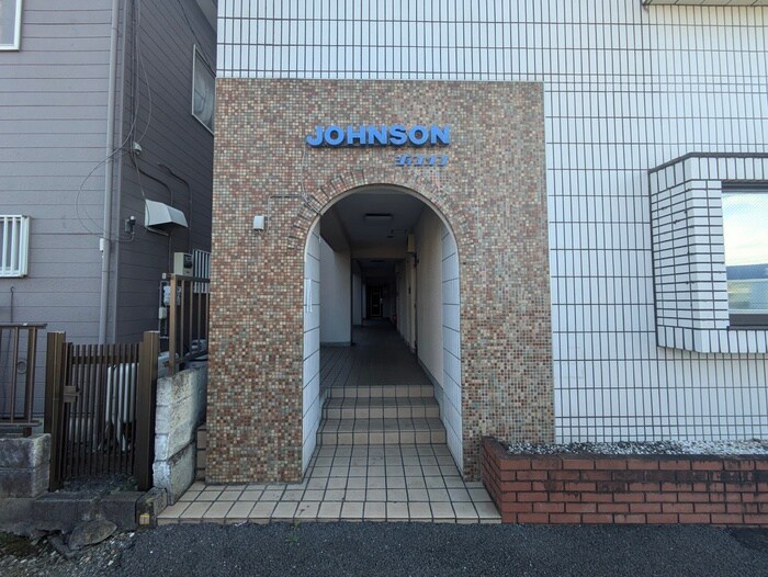 物件外観写真4　(エントランス部分)