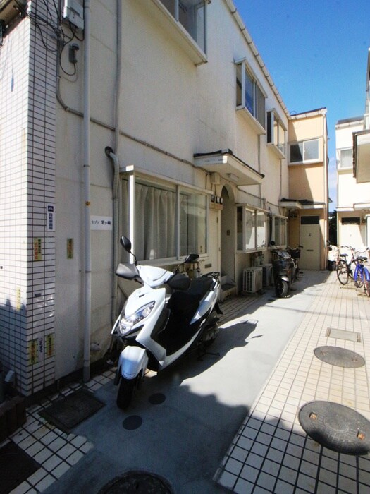 物件外観写真6　(エントランス部分)