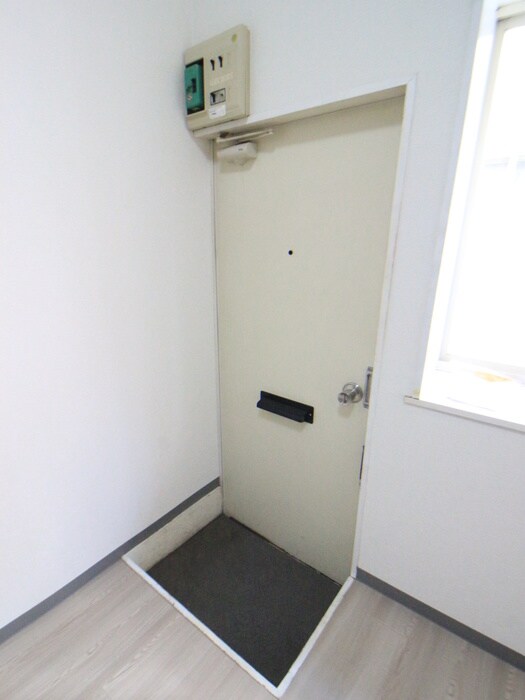 物件内観写真16　(玄関)