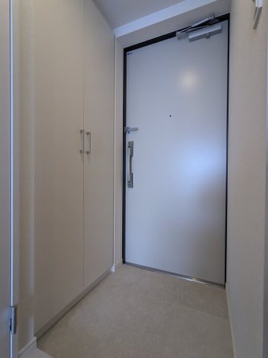 物件内観写真8　(玄関)