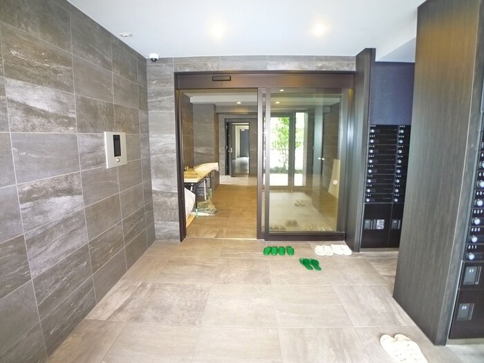 物件外観写真3　(エントランス部分)