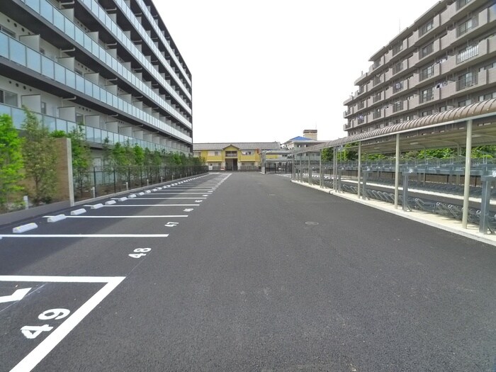 物件外観写真5　(駐車場)