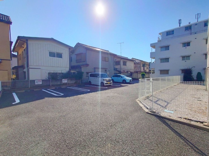 物件外観写真3　(駐車場)