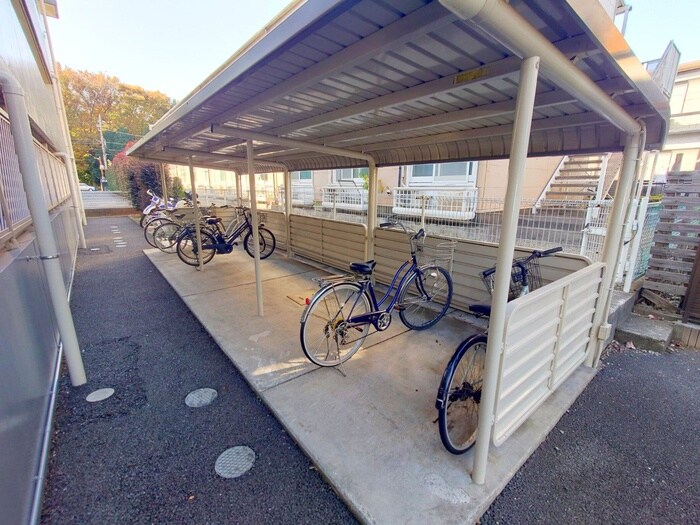 物件外観写真4　(駐輪場)