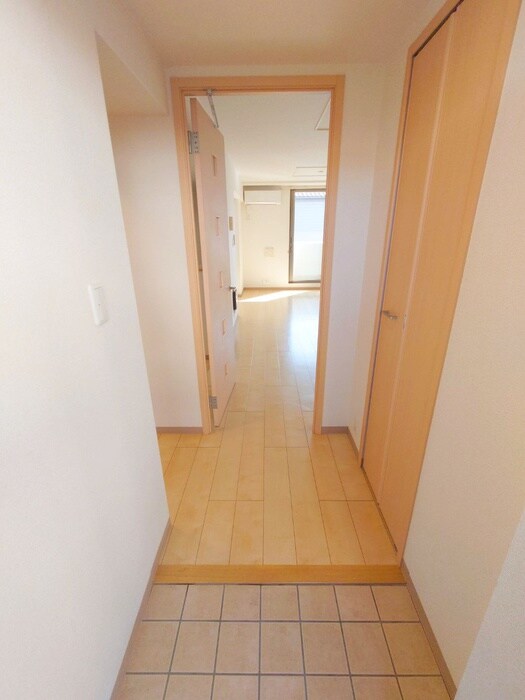 物件内観写真14　(廊下)