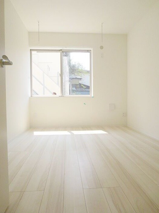 物件内観写真8　(室内からの展望)